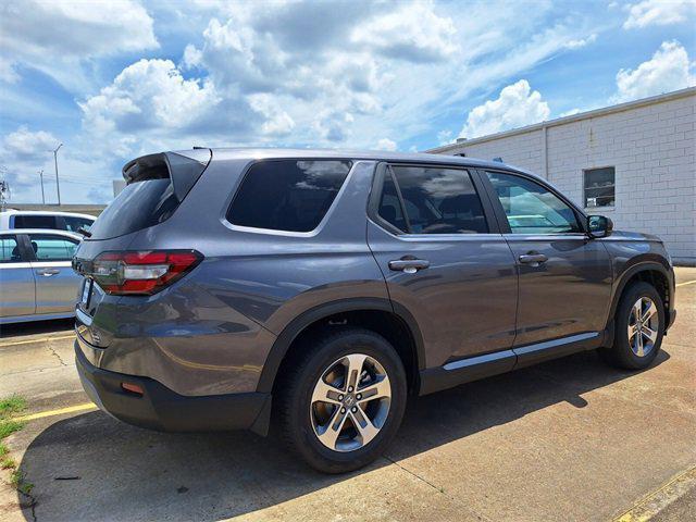 new 2025 Honda Pilot car, priced at $42,253