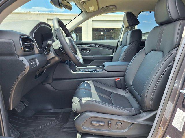 new 2025 Honda Pilot car, priced at $42,253