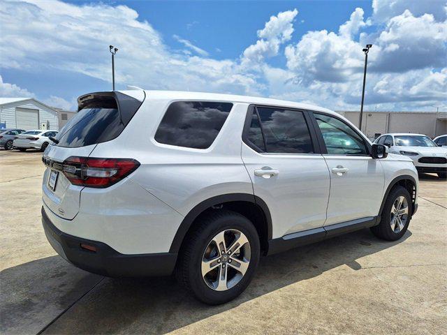 new 2025 Honda Pilot car, priced at $45,405