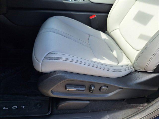 new 2025 Honda Pilot car, priced at $50,670