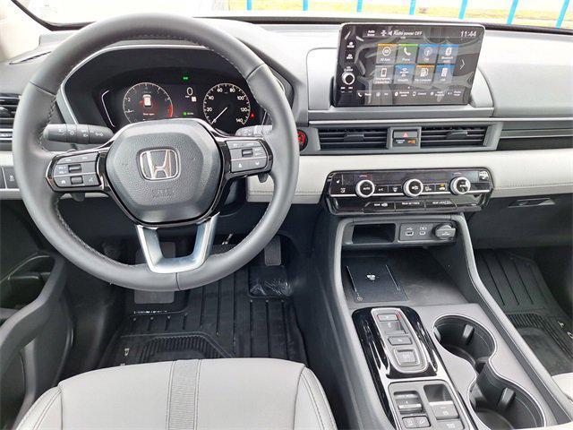 new 2025 Honda Pilot car, priced at $43,369