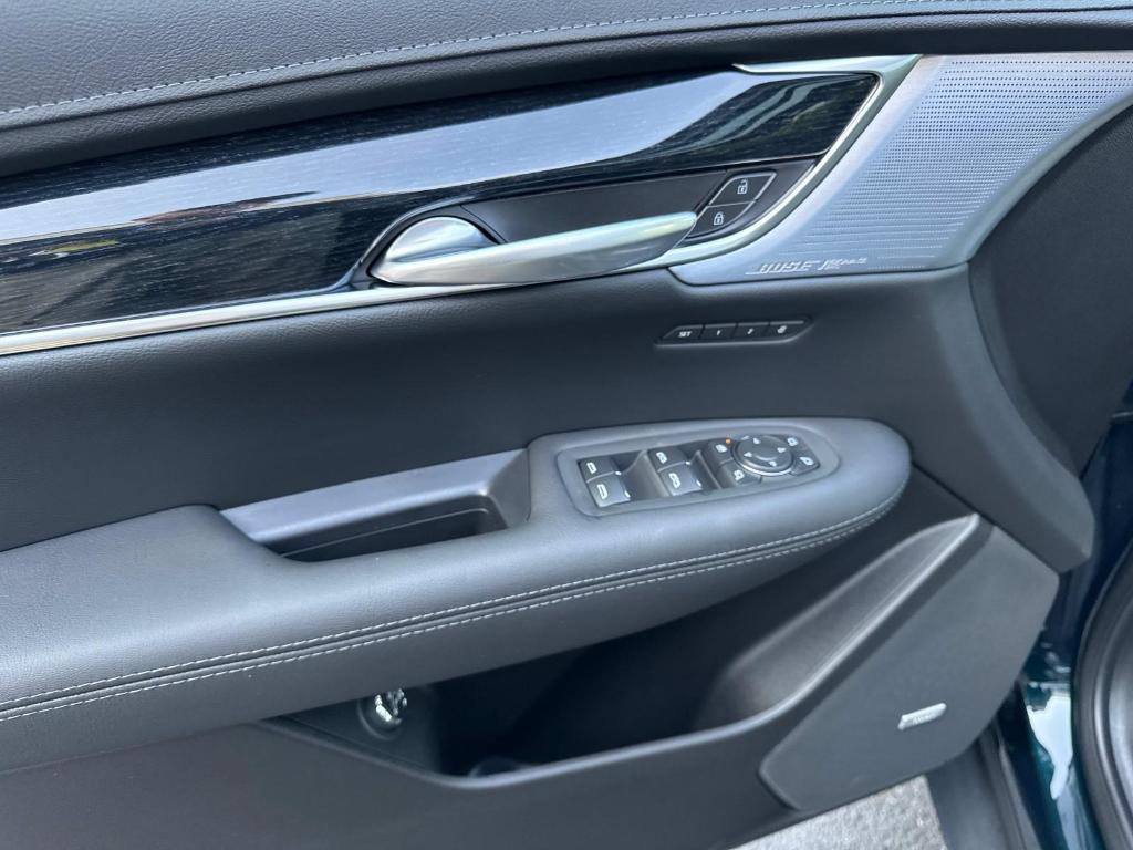 new 2025 Cadillac XT5 car, priced at $58,915