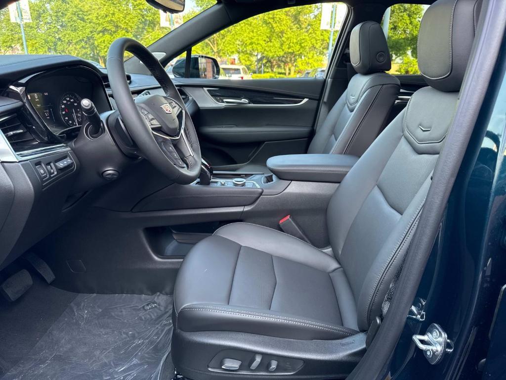 new 2025 Cadillac XT5 car, priced at $58,915