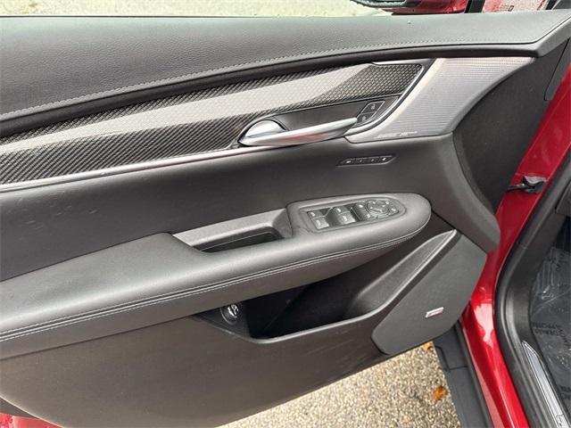 used 2023 Cadillac XT5 car, priced at $37,881