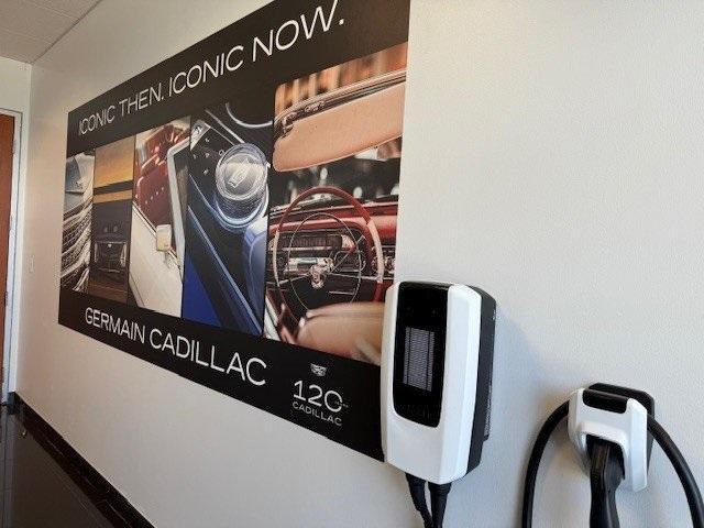 used 2023 Cadillac XT5 car, priced at $40,584