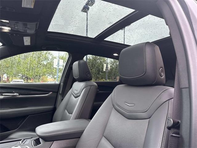 used 2022 Cadillac XT5 car, priced at $36,333