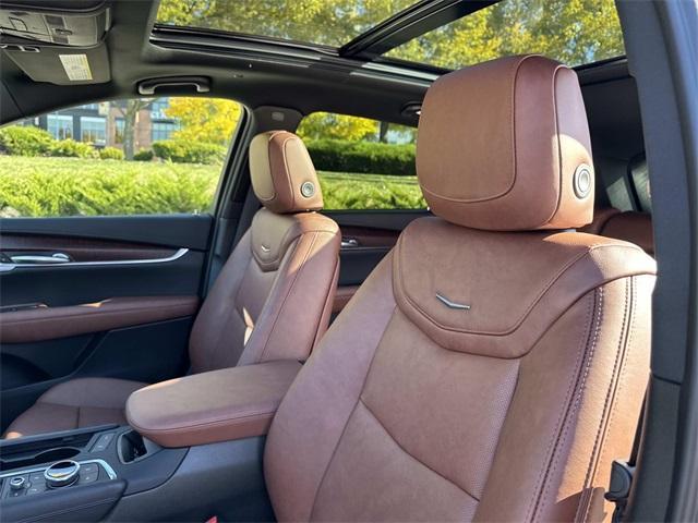 new 2025 Cadillac XT5 car, priced at $56,999