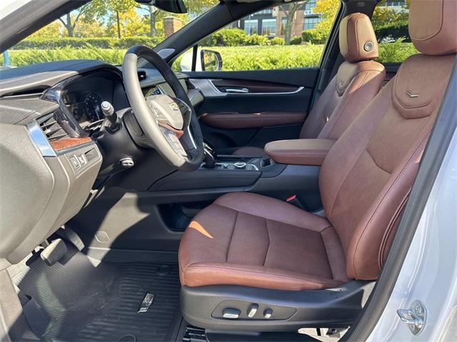 new 2025 Cadillac XT5 car, priced at $56,999