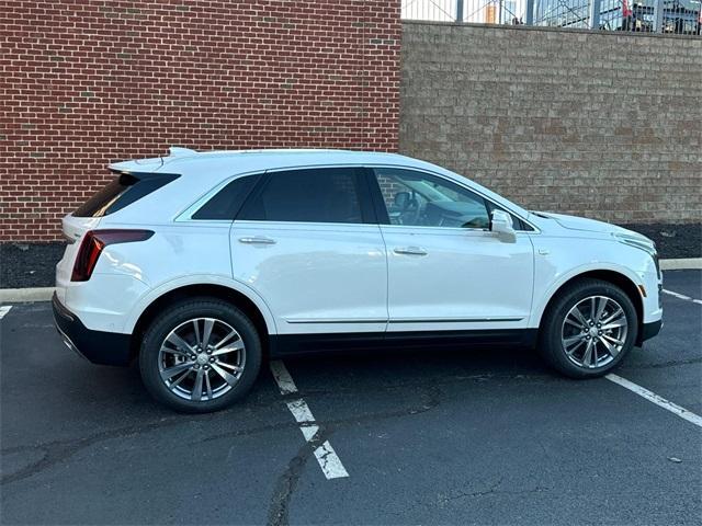 new 2025 Cadillac XT5 car, priced at $54,690