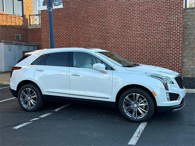 new 2025 Cadillac XT5 car, priced at $54,690