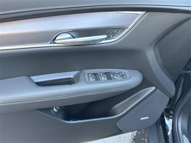 new 2025 Cadillac XT5 car, priced at $47,515
