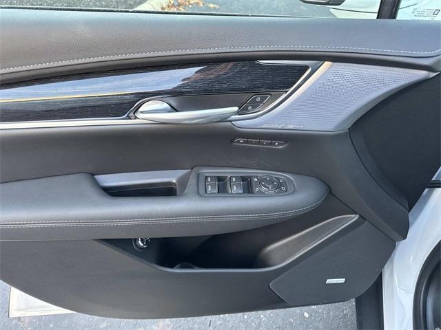 new 2025 Cadillac XT5 car, priced at $55,785