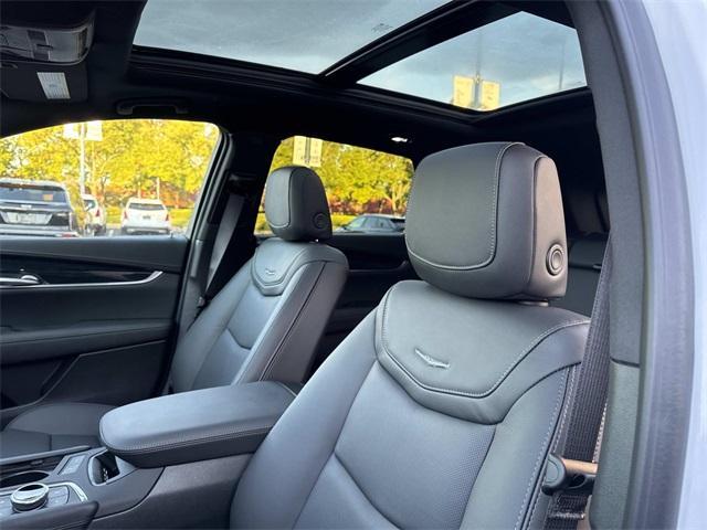 new 2025 Cadillac XT5 car, priced at $55,785