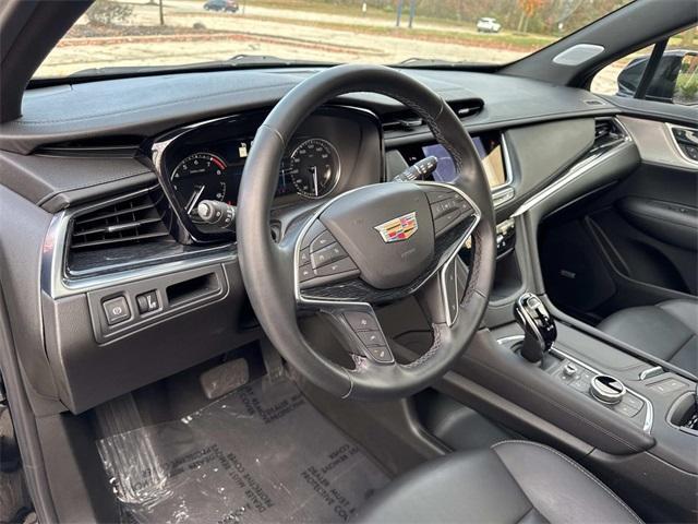 used 2025 Cadillac XT5 car, priced at $43,991