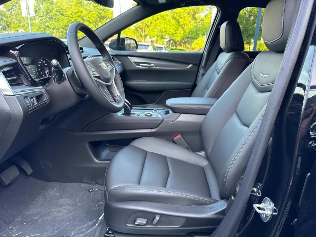 new 2025 Cadillac XT5 car, priced at $48,135