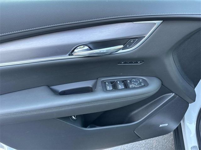 new 2025 Cadillac XT6 car, priced at $52,365