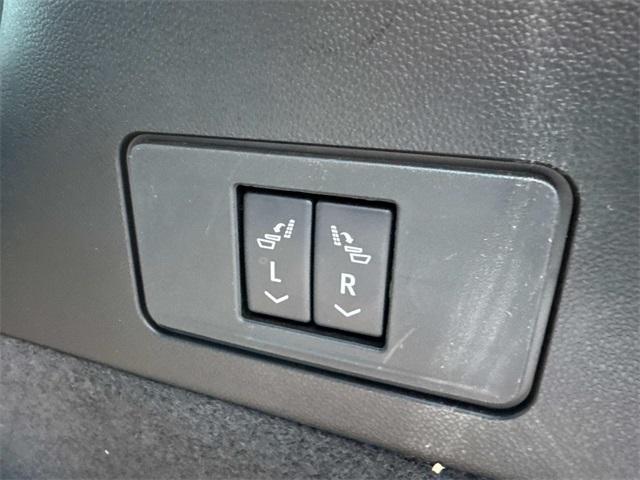 new 2025 Cadillac XT6 car, priced at $52,365