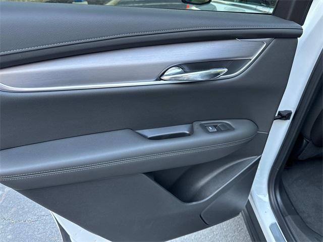 new 2025 Cadillac XT6 car, priced at $52,365