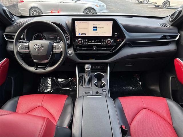 used 2023 Toyota Highlander car, priced at $43,891