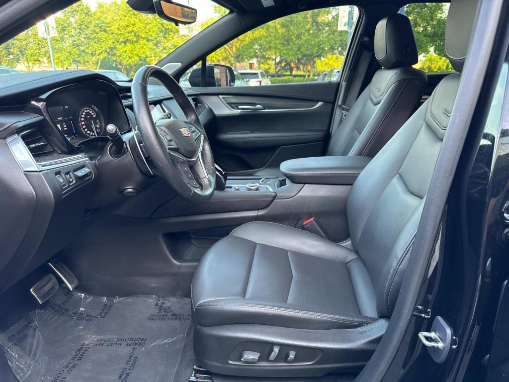used 2023 Cadillac XT5 car, priced at $39,204