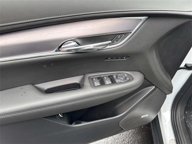 new 2025 Cadillac XT6 car, priced at $52,115