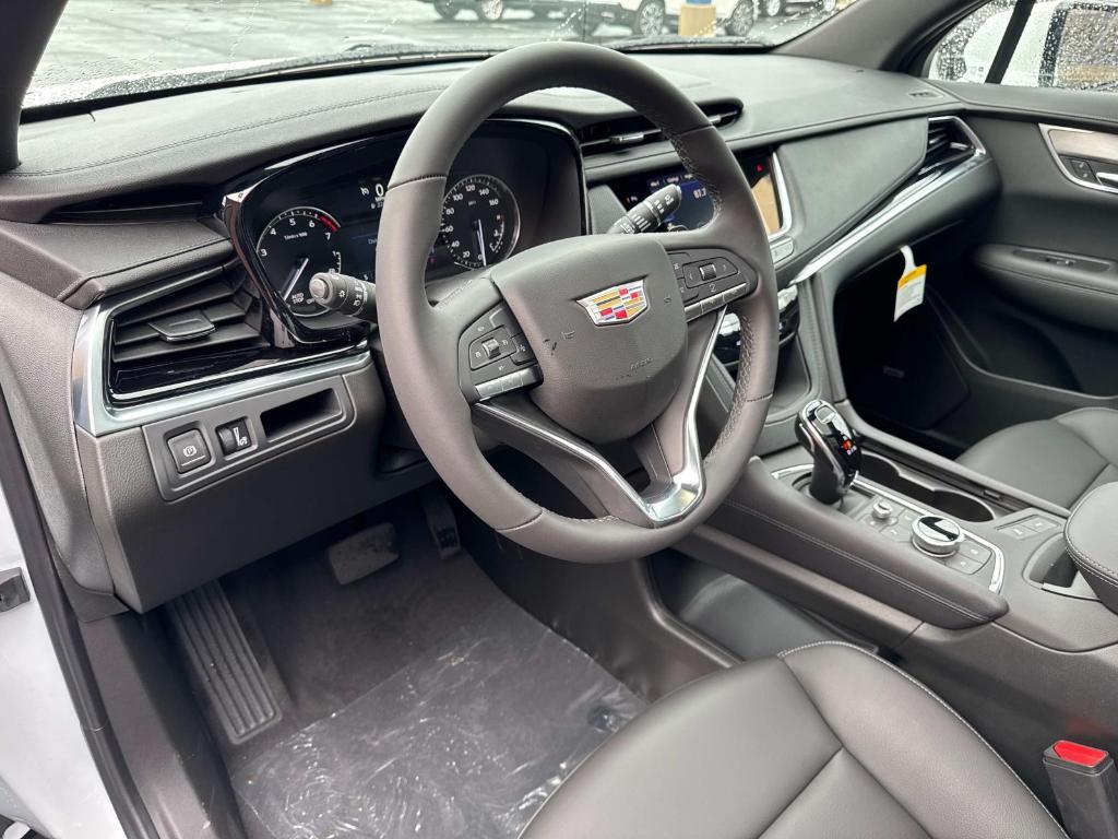 new 2025 Cadillac XT6 car, priced at $52,365