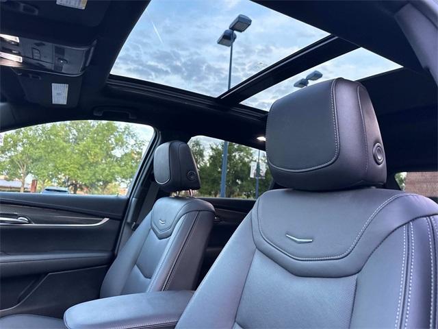 used 2022 Cadillac XT5 car, priced at $35,790