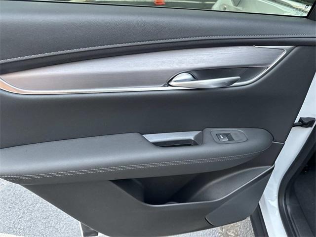 new 2025 Cadillac XT5 car, priced at $47,255