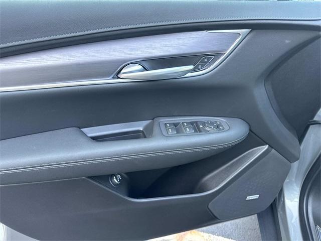 new 2025 Cadillac XT5 car, priced at $46,540