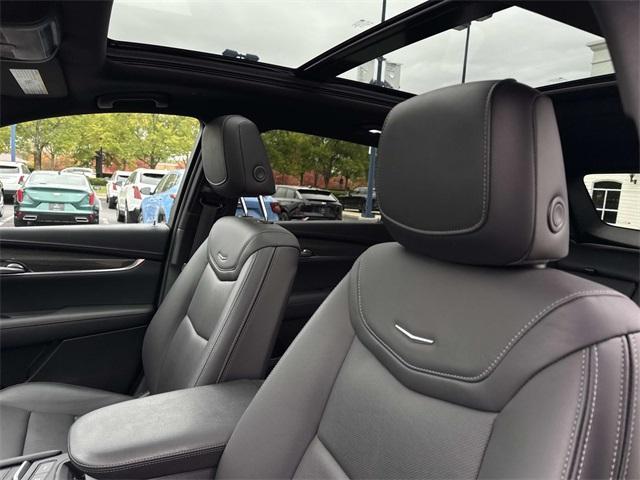 used 2022 Cadillac XT5 car, priced at $36,988