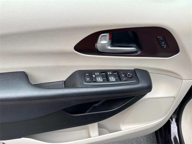 used 2018 Chrysler Pacifica car, priced at $19,891