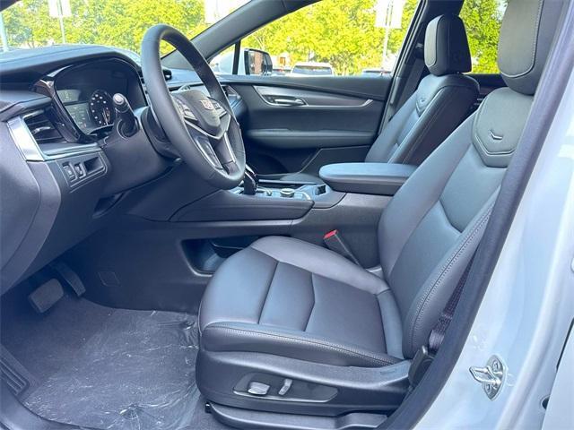 new 2025 Cadillac XT5 car, priced at $48,015