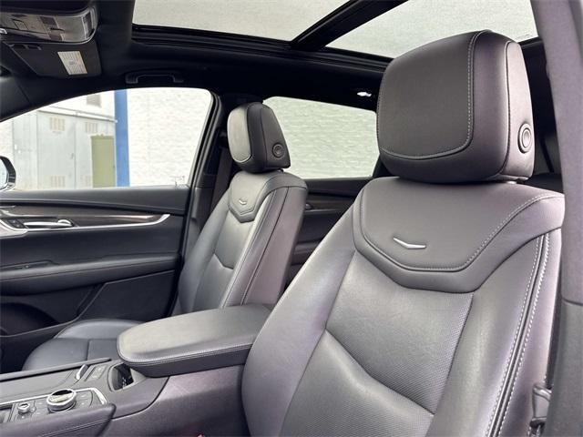 used 2022 Cadillac XT5 car, priced at $36,990