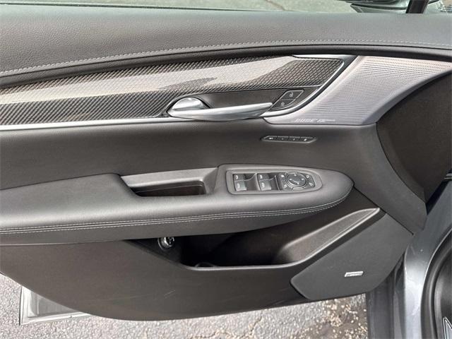 used 2022 Cadillac XT5 car, priced at $36,990