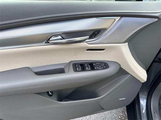 used 2021 Cadillac XT5 car, priced at $33,991