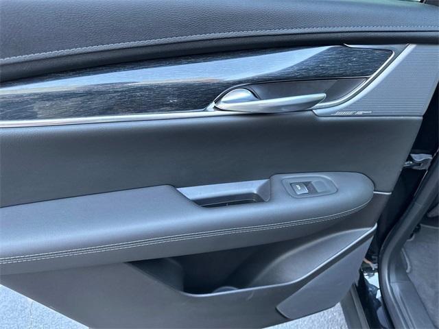 used 2023 Cadillac XT5 car, priced at $35,891