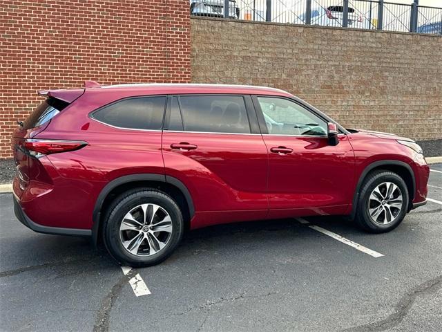 used 2021 Toyota Highlander car, priced at $30,326