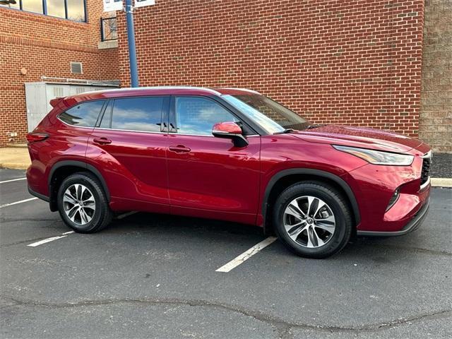 used 2021 Toyota Highlander car, priced at $30,326