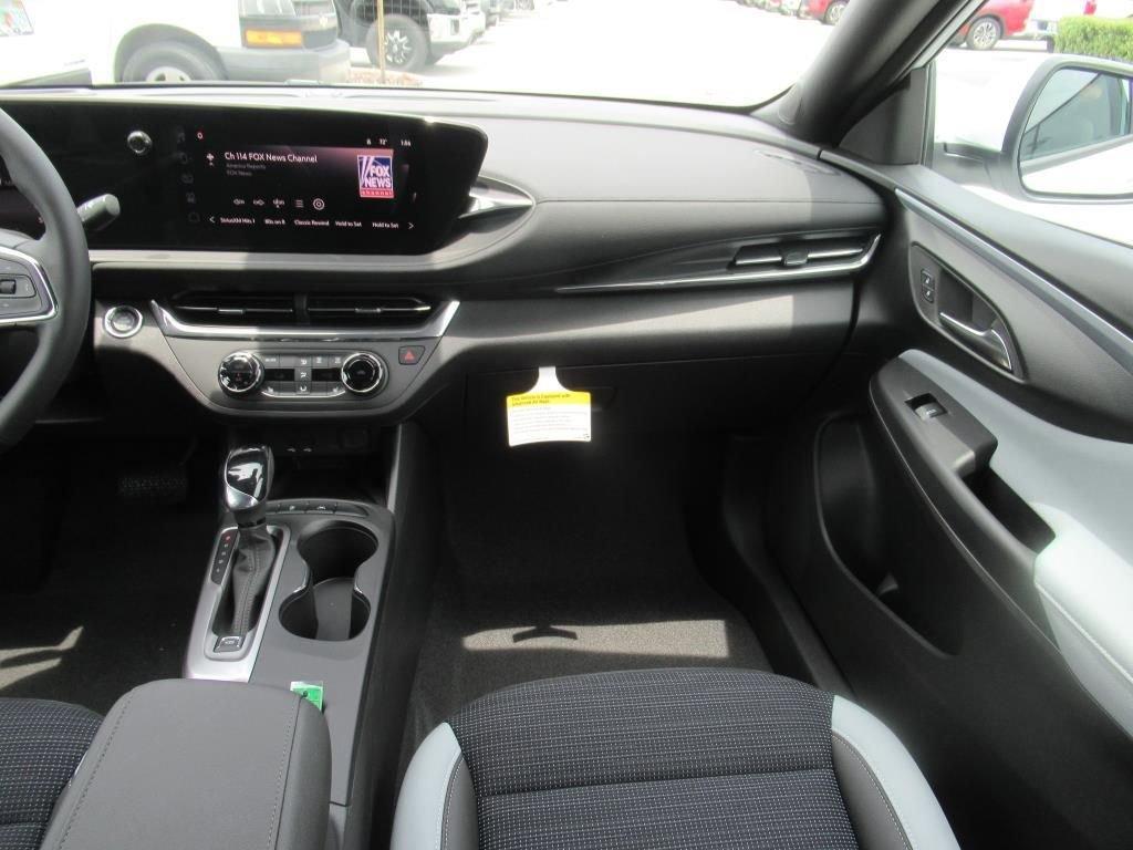 new 2025 Buick Envista car, priced at $27,380
