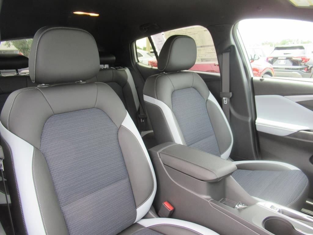 new 2025 Buick Envista car, priced at $27,380