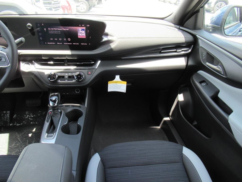 new 2025 Buick Envista car, priced at $27,875