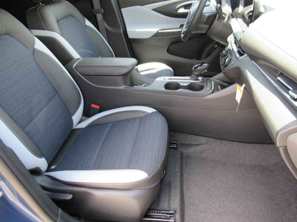 new 2025 Buick Envista car, priced at $27,875