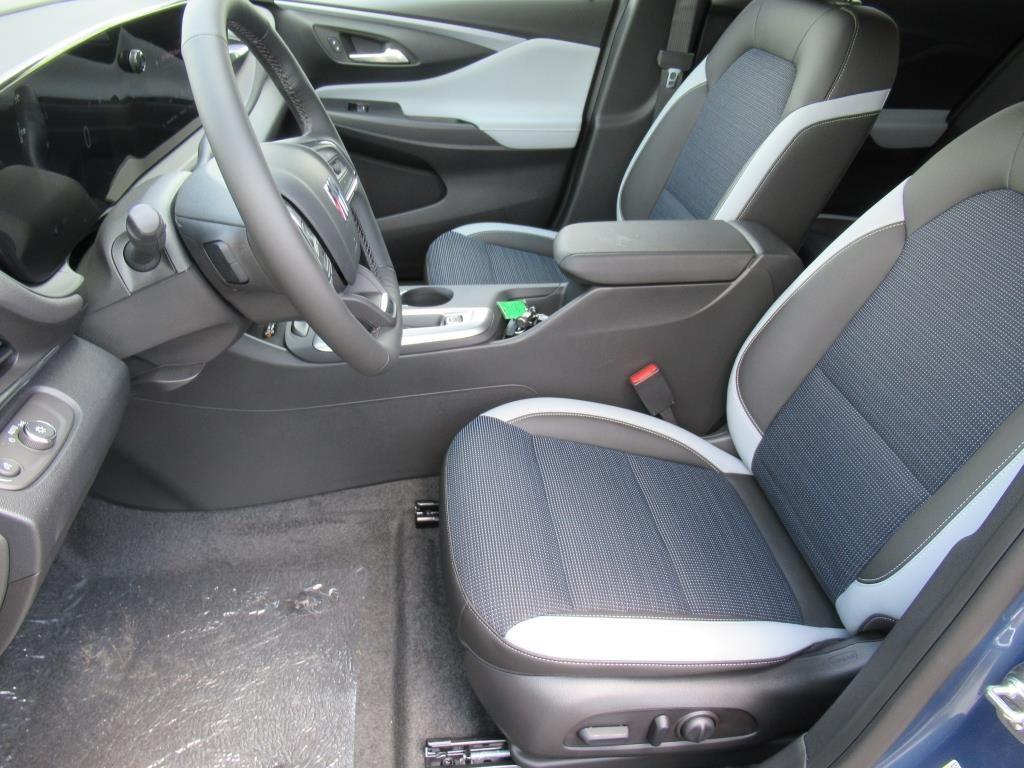 new 2025 Buick Envista car, priced at $27,875