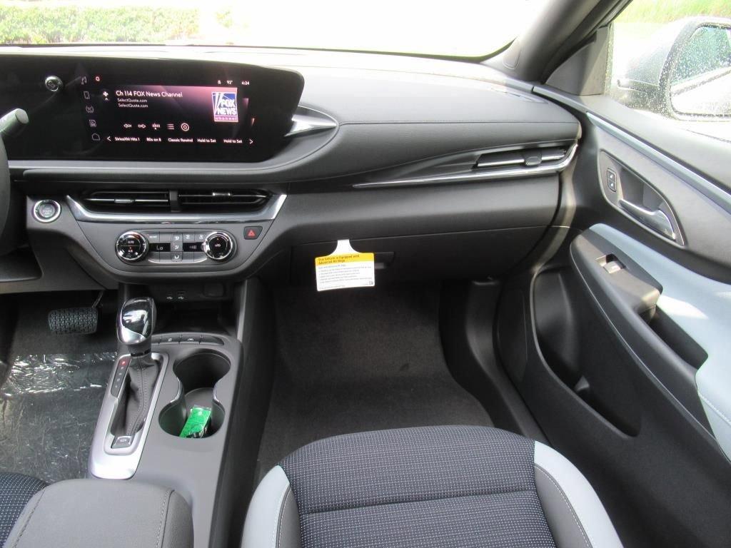 new 2025 Buick Envista car, priced at $26,035