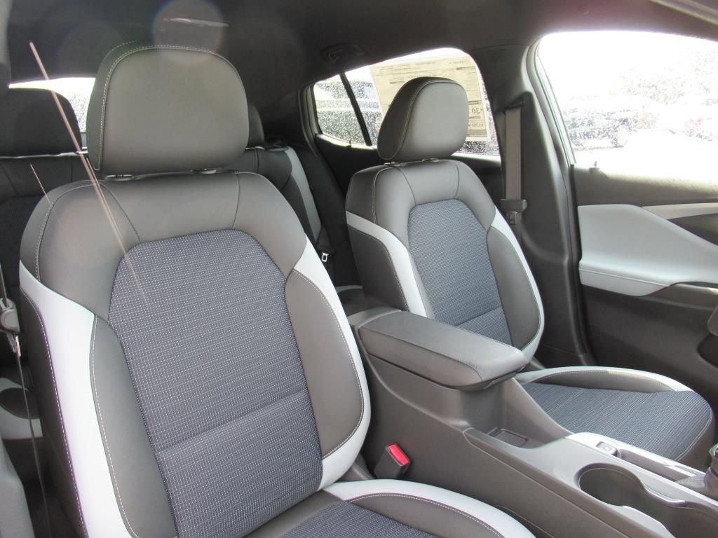 new 2025 Buick Envista car, priced at $26,035