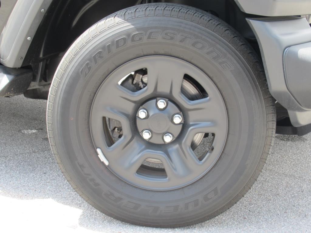 used 2022 Jeep Gladiator car, priced at $33,595
