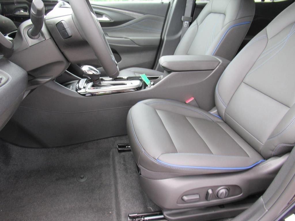 new 2025 Buick Envista car, priced at $29,025