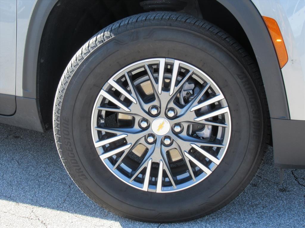 used 2025 Chevrolet Traverse car, priced at $36,997