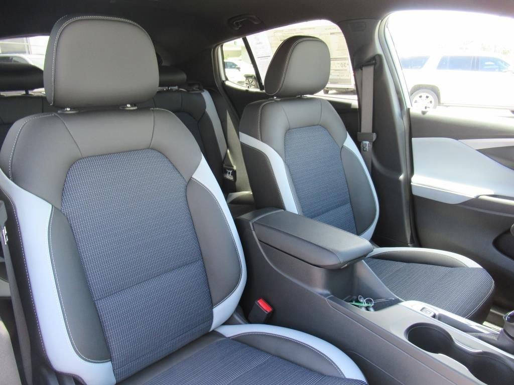 new 2025 Buick Envista car, priced at $27,380