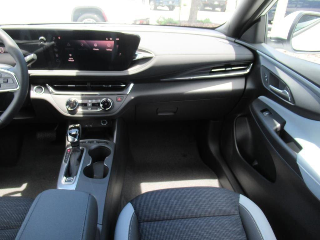 new 2025 Buick Envista car, priced at $27,380